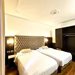 Mythos Hotel Milán