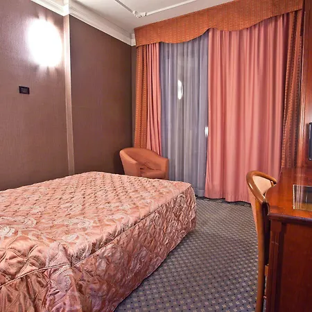 Mythos Hotel 3*