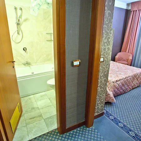 Mythos Hotel 3*
