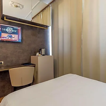 미토스 호텔 3*