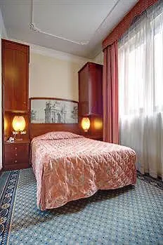 Mythos Hotel Milán